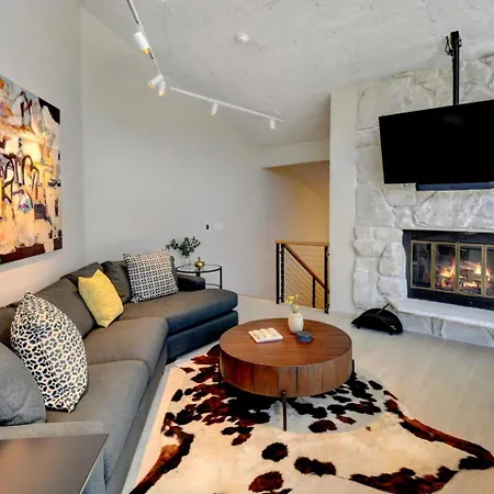 Luxury Condo On River Next To Ski Resort With Hot Tub & Views - 500 Dollars Of Free Activities & Equipment Rentals Daily
